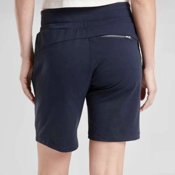 New Athleta Navy Blue Metro Downtown 7’ Shorts Women’s M - Picture 3 of 9